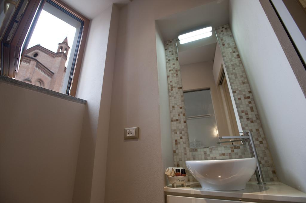 Vinoteca La Sacrestia Bed & Breakfast Alba  Rom bilde
