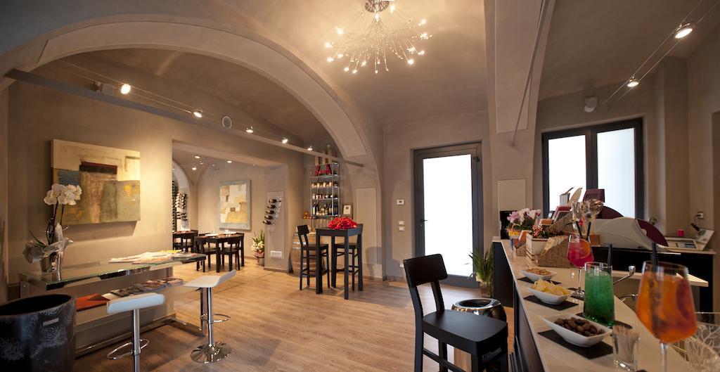 Vinoteca La Sacrestia Bed & Breakfast Alba  Eksteriør bilde