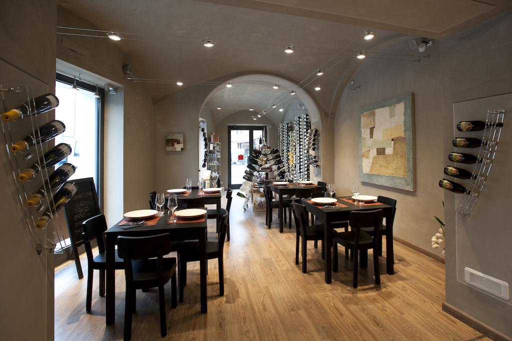 Vinoteca La Sacrestia Bed & Breakfast Alba  Eksteriør bilde