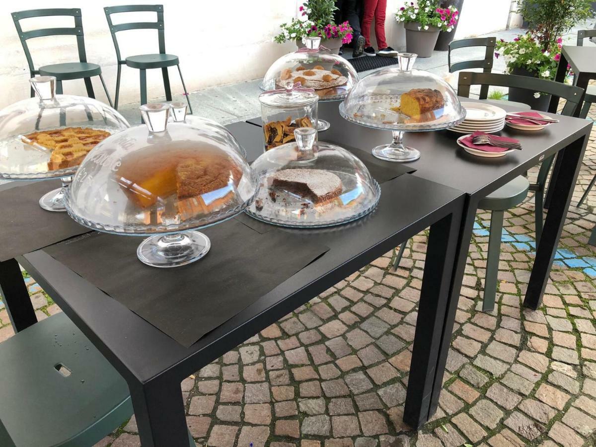Vinoteca La Sacrestia Bed & Breakfast Alba  Eksteriør bilde